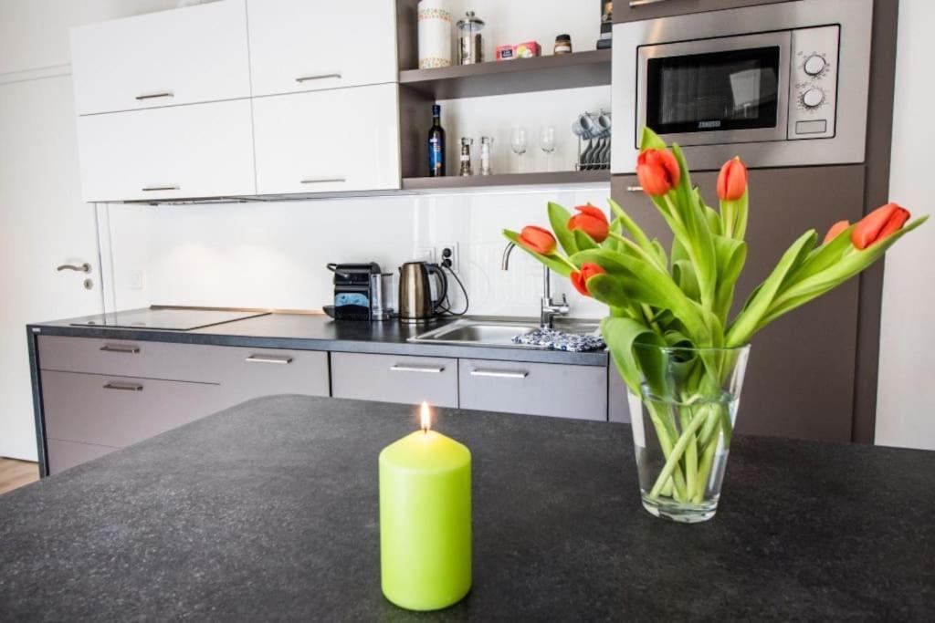 Apartment Stylish With Balcony, 12 Min To Centre, Free Netflix & Wifi